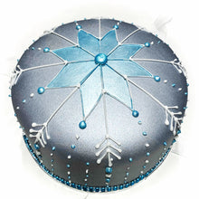 Load image into Gallery viewer, Christmas Snowflake - Sari Cakes