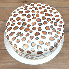 Load image into Gallery viewer, White Leopard - Sari Cakes 